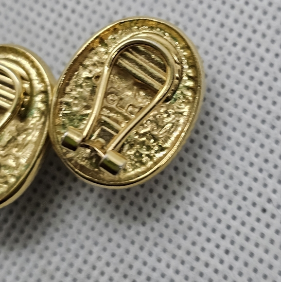 Liz Claiborne Clip on Pearl Earrings - Picture 3 of 6